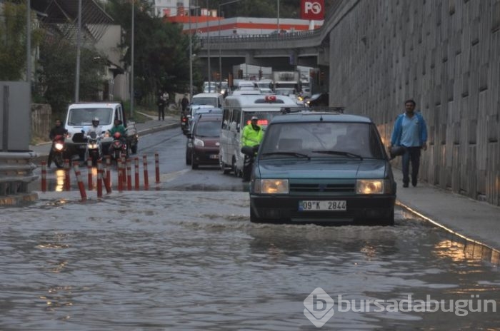 15 dakikalık yağmur yetti