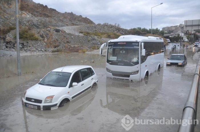 15 dakikalık yağmur yetti