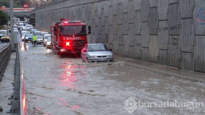 15 dakikalık yağmur yetti