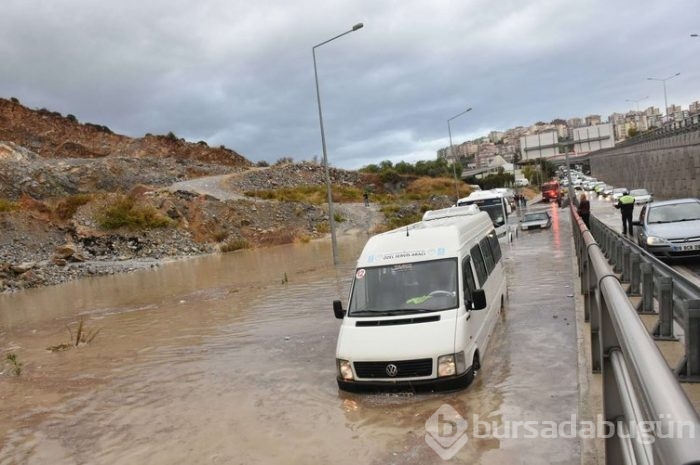 15 dakikalık yağmur yetti