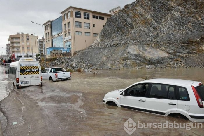 15 dakikalık yağmur yetti