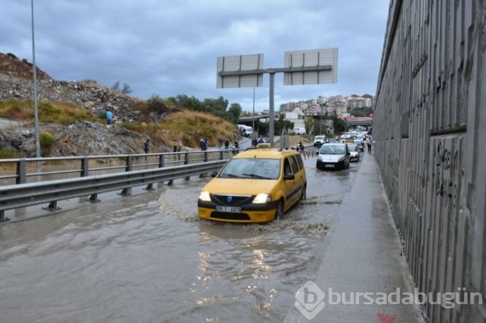 15 dakikalık yağmur yetti