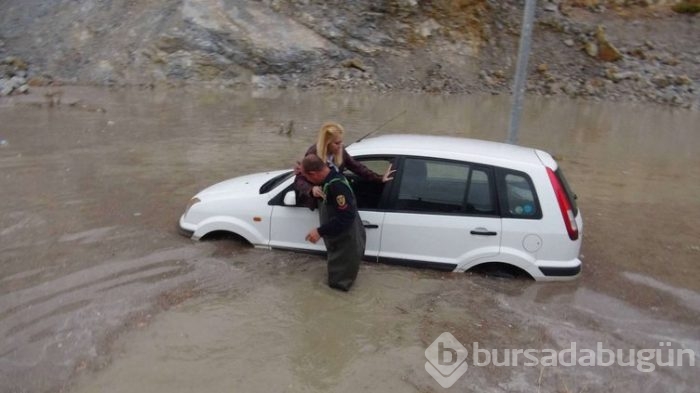 15 dakikalık yağmur yetti
