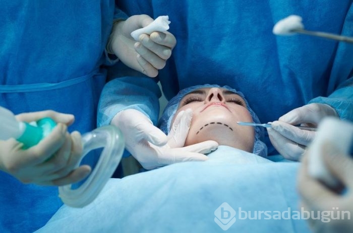 Ünlülerin estetik sırları çalındı
