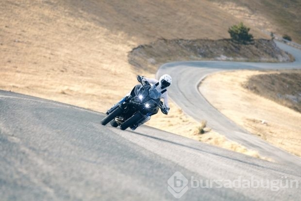 Yeni 3 tekerlekli motor Yamaha Niken