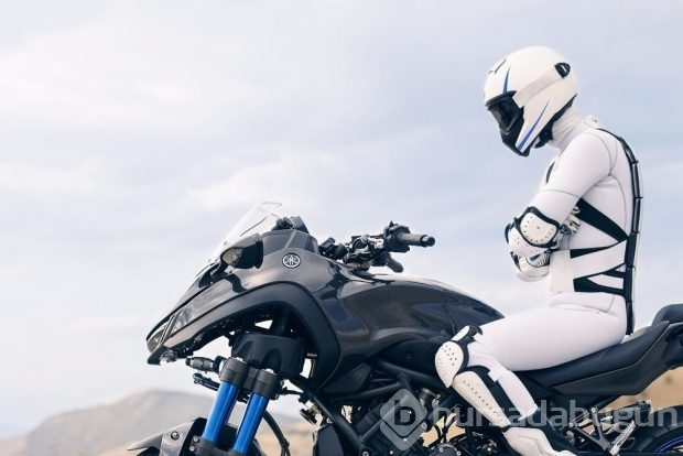 Yeni 3 tekerlekli motor Yamaha Niken