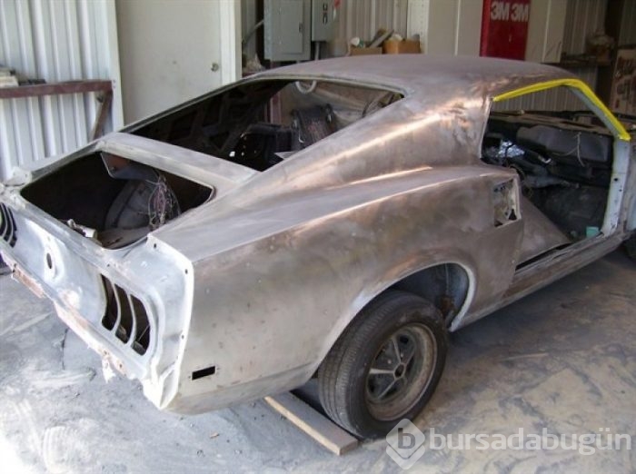 Hurdalığa atılan Mustang'ı yeniden yarattı