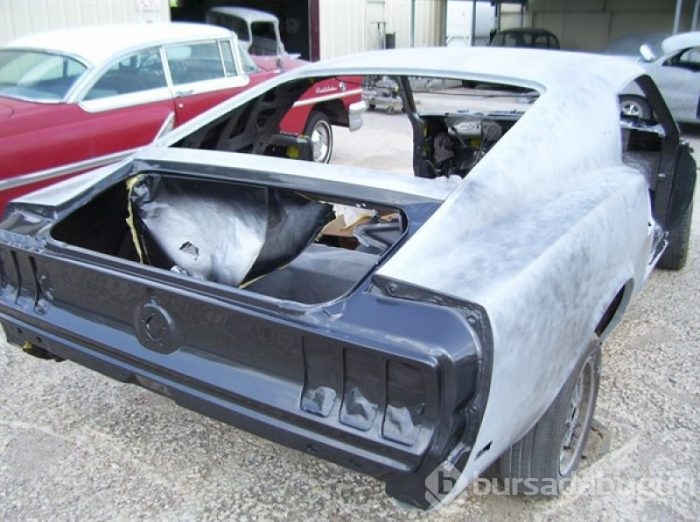Hurdalığa atılan Mustang'ı yeniden yarattı