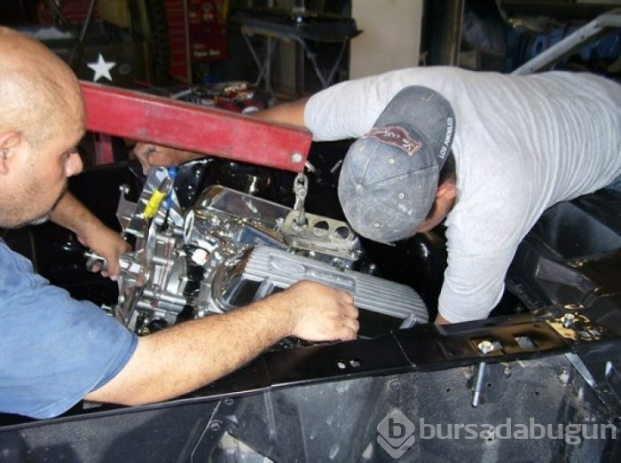Hurdalığa atılan Mustang'ı yeniden yarattı