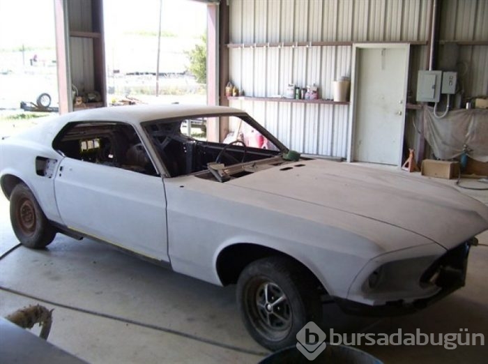 Hurdalığa atılan Mustang'ı yeniden yarattı