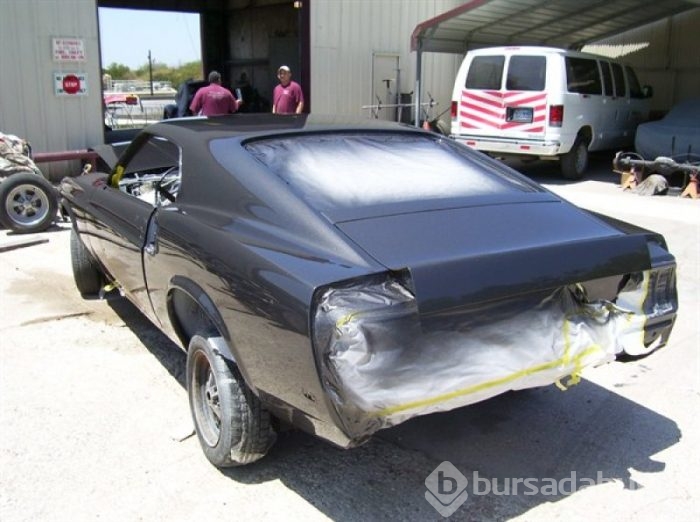 Hurdalığa atılan Mustang'ı yeniden yarattı
