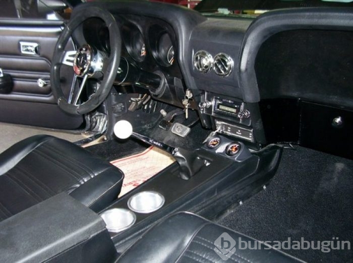 Hurdalığa atılan Mustang'ı yeniden yarattı