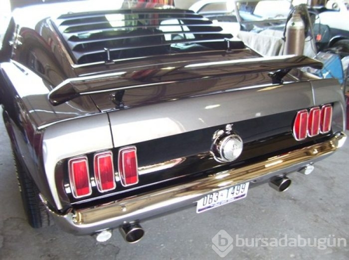 Hurdalığa atılan Mustang'ı yeniden yarattı
