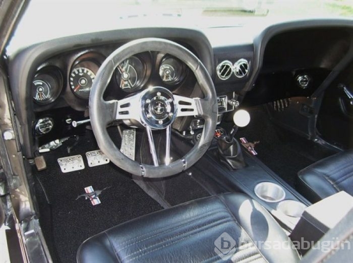 Hurdalığa atılan Mustang'ı yeniden yarattı