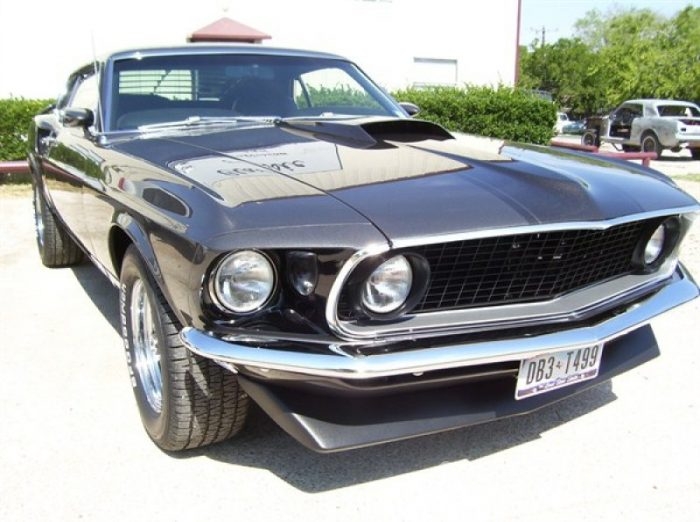 Hurdalığa atılan Mustang'ı yeniden yarattı
