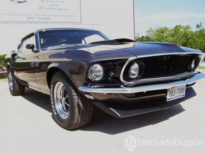 Hurdalığa atılan Mustang'ı yeniden yarattı