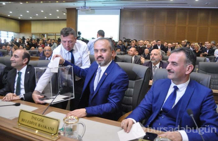 Bursa'nın yeni büyükşehir belediye başkanı Alinur Aktaş oldu