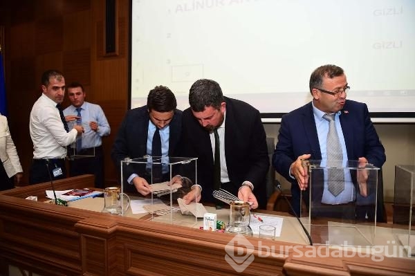 Bursa'nın yeni büyükşehir belediye başkanı Alinur Aktaş oldu