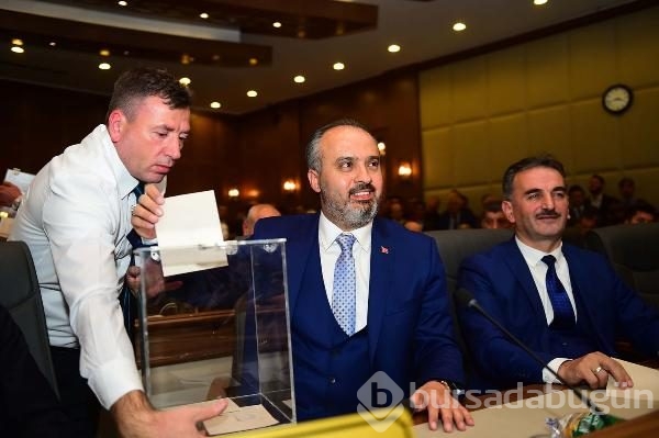 Bursa'nın yeni büyükşehir belediye başkanı Alinur Aktaş oldu