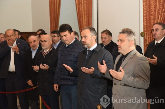 Bursa'da Başkan Aktaş göreve dualarla başladı