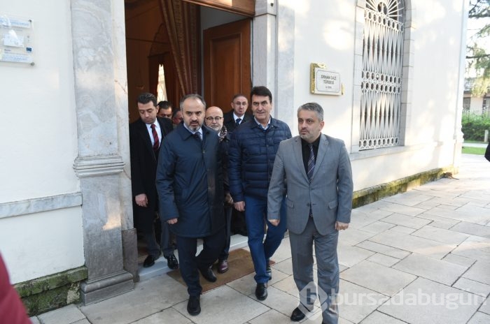 Bursa'da Başkan Aktaş göreve dualarla başladı