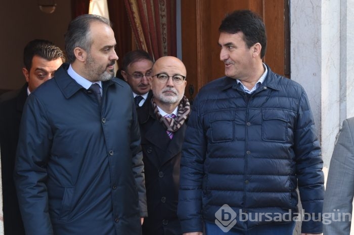 Bursa'da Başkan Aktaş göreve dualarla başladı