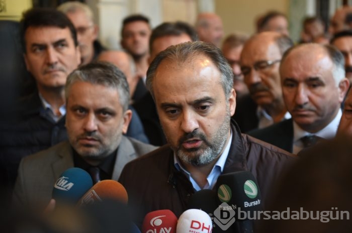 Bursa'da Başkan Aktaş göreve dualarla başladı