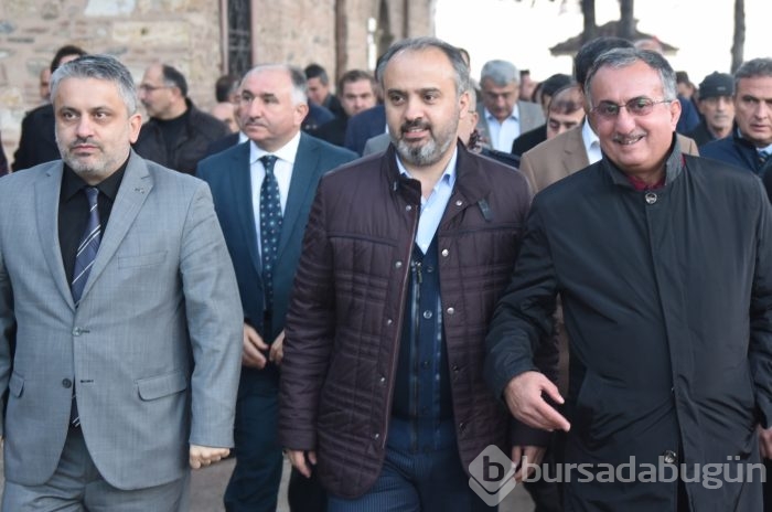 Bursa'da Başkan Aktaş göreve dualarla başladı