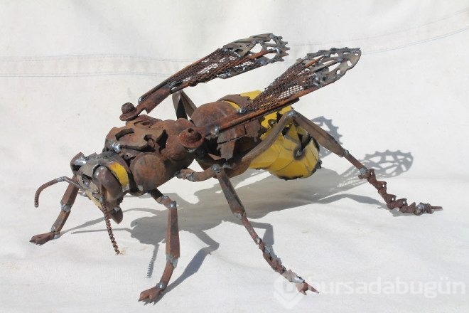 Hurdaları sanat eserlerine çevirdi