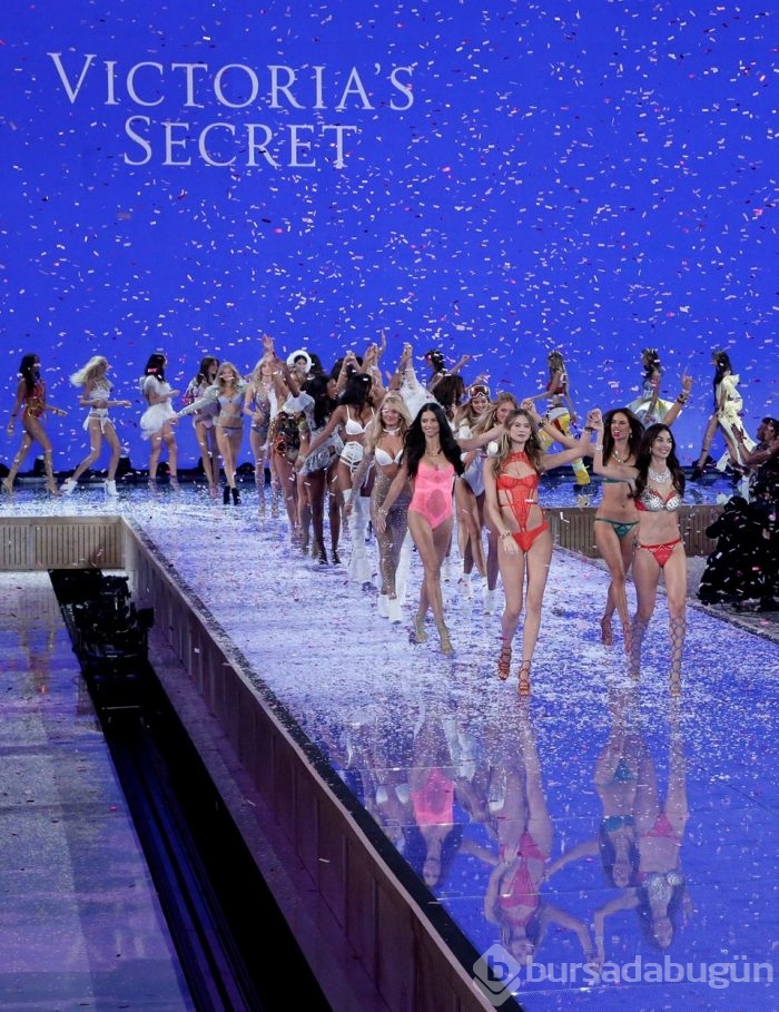 Victoria's Secret modelleri Shanghai formlarını nasıl koruyor?