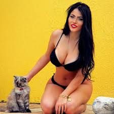 En seksi patron Claudia Alende