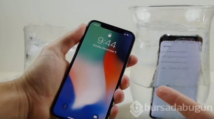 iPhone X'i su dolu kaba koyup, dondurdular!