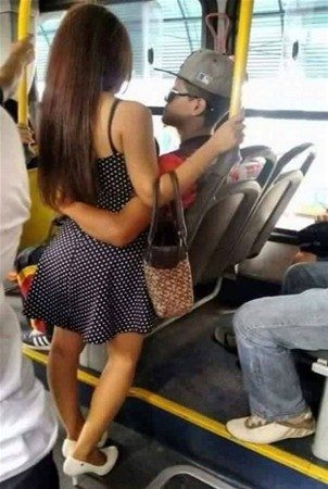 Kadın herkese rezil oldu o ise sadece izledi