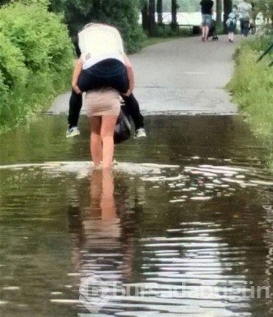 Kadın herkese rezil oldu o ise sadece izledi