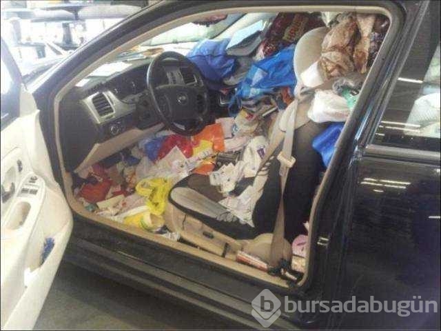 Çöp kutusuna dönüşen arabalar