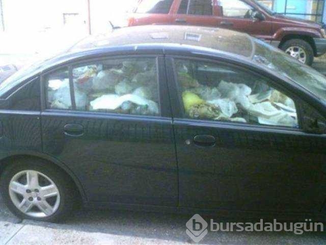 Çöp kutusuna dönüşen arabalar
