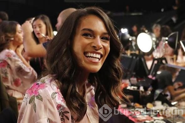 Victoria's Secret melekleri defileye hazırlanıyor