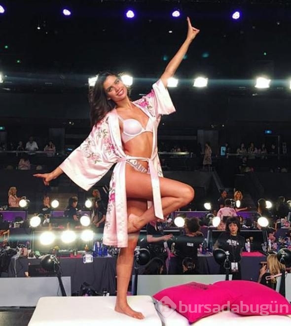 Victoria's Secret melekleri defileye hazırlanıyor