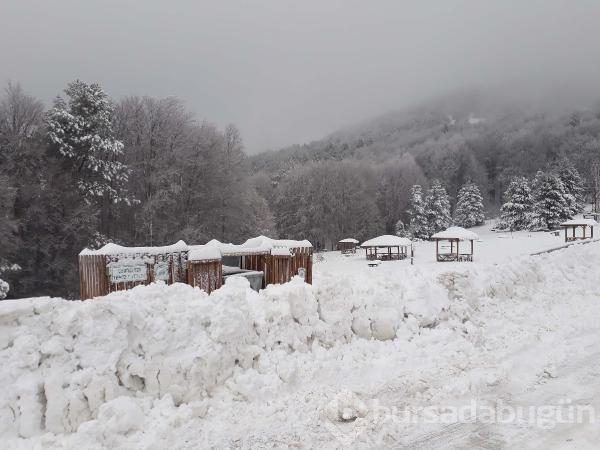 Bursa Uludağ'da kar kalınlığı yarım metreye yaklaştı	