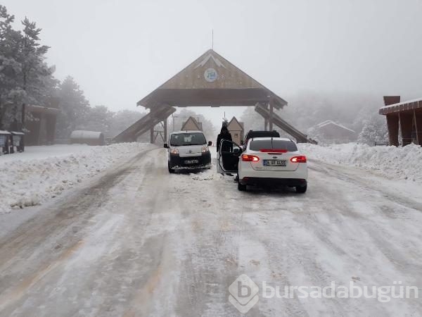 Bursa Uludağ'da kar kalınlığı yarım metreye yaklaştı	