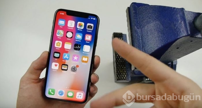 iPhone X'in ekranına öyle bir şey yaptı ki!