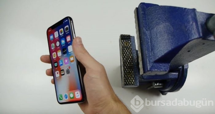 iPhone X'in ekranına öyle bir şey yaptı ki!