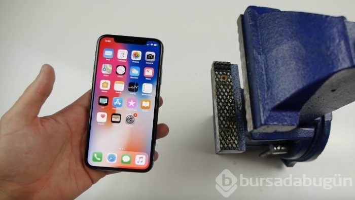 iPhone X'in ekranına öyle bir şey yaptı ki!