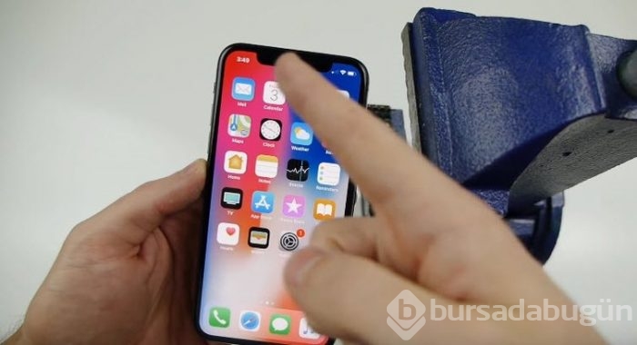 iPhone X'in ekranına öyle bir şey yaptı ki!