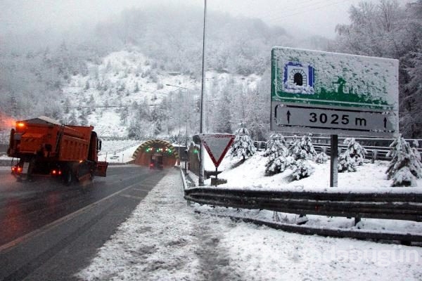 Kar kalınlığı 25 cm'ye ulaştı!
