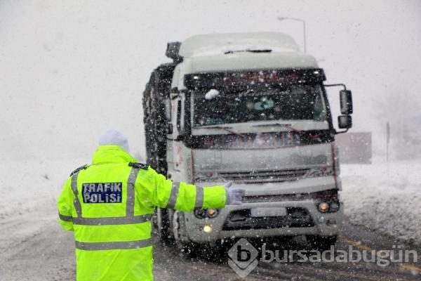Kar kalınlığı 25 cm'ye ulaştı!