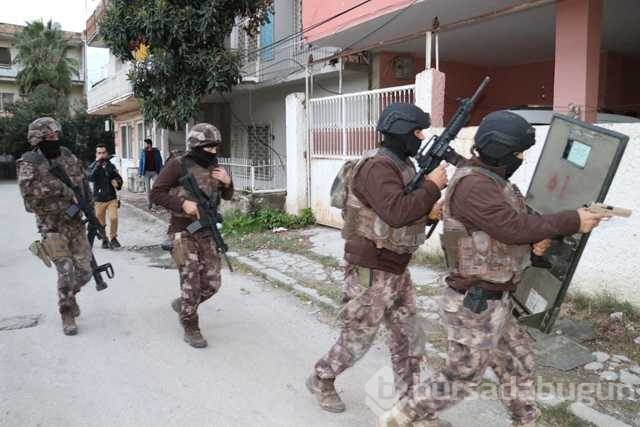 Özel harekat balkondan girdi, böyle çıkardı