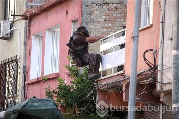 Özel harekat balkondan girdi, böyle çıkardı