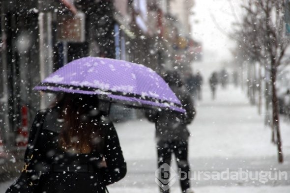 Erzurum'da kent merkezi beyaza bürüdü