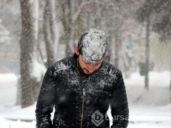 Erzurum'da kent merkezi beyaza bürüdü